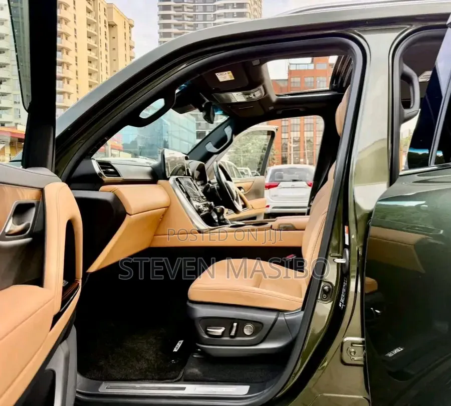 Lexus LX 600 2022 Green