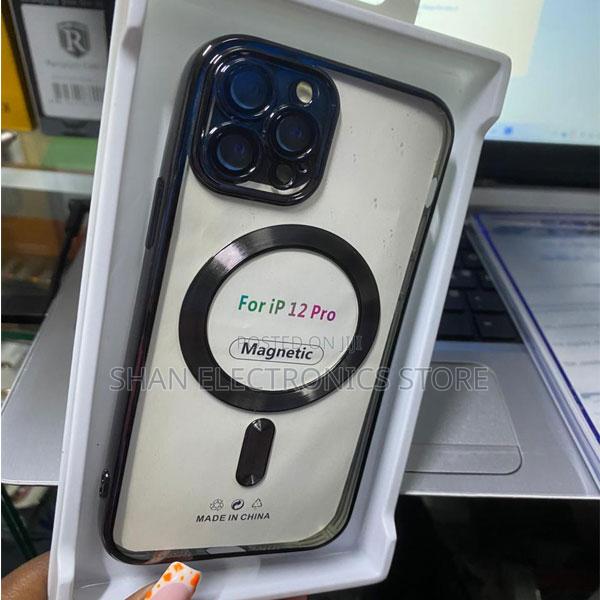 Brand New Apple iPhone 15 Pro Magsafe Case - Black - thumbnail 3