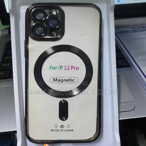 Brand New Apple iPhone 15 Pro Magsafe Case - Black - thumbnail 4