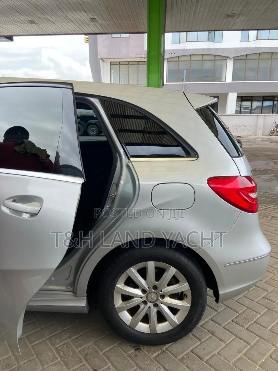 Mercedes-Benz B-Class B180 Petrol 2013 Silver