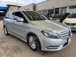 Mercedes-Benz B-Class B180 Petrol 2013 Silver