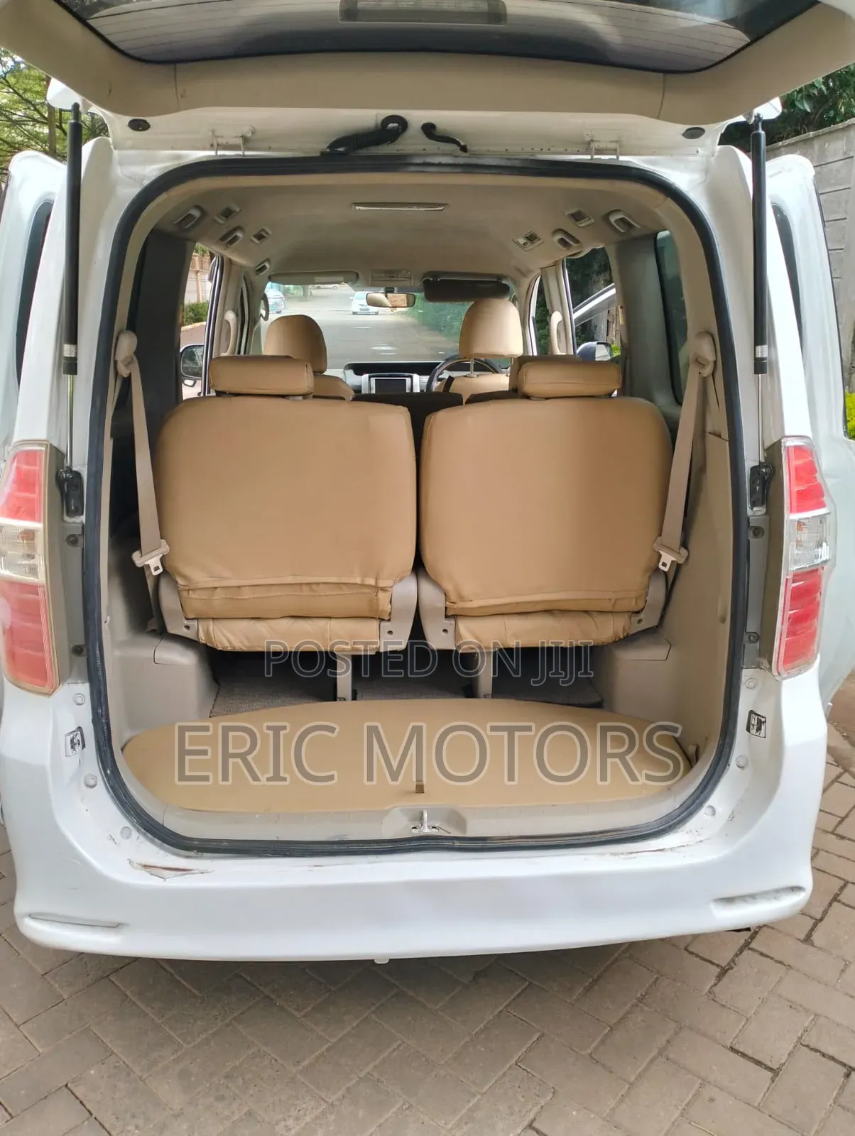 Toyota Noah 2010 Off white
