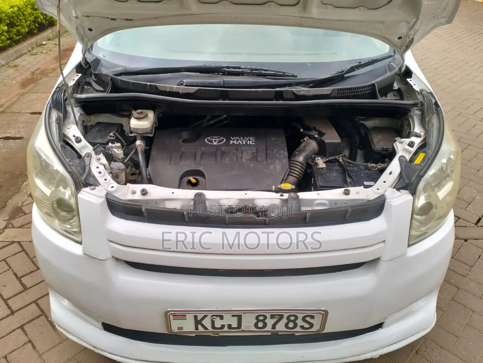 Toyota Noah 2010 Off white