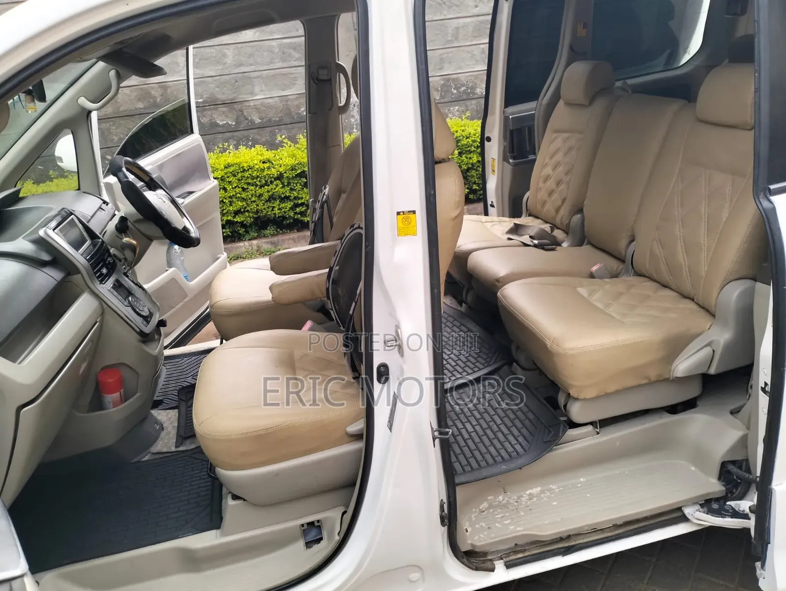 Toyota Noah 2010 Off white