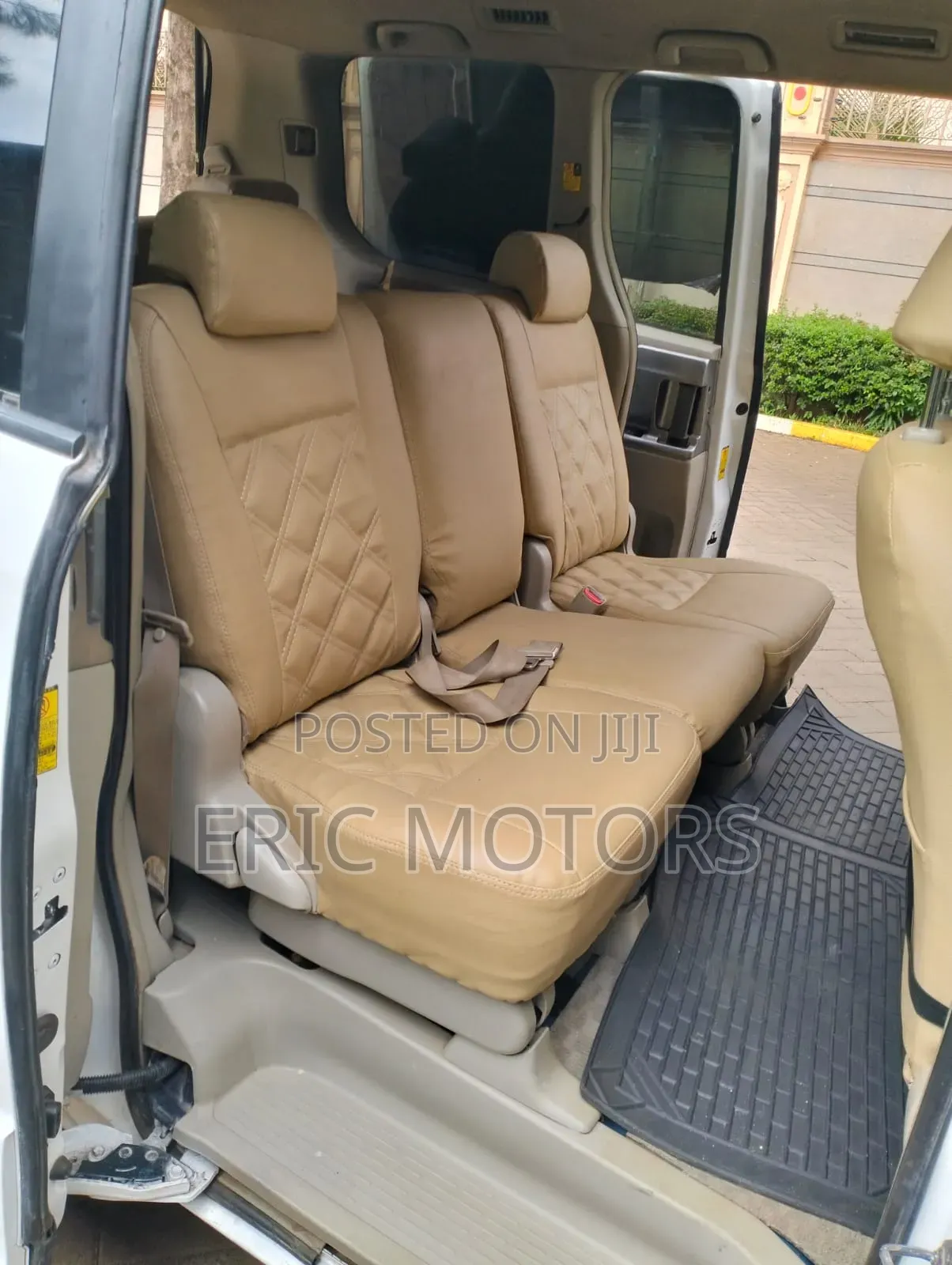 Toyota Noah 2010 Off white