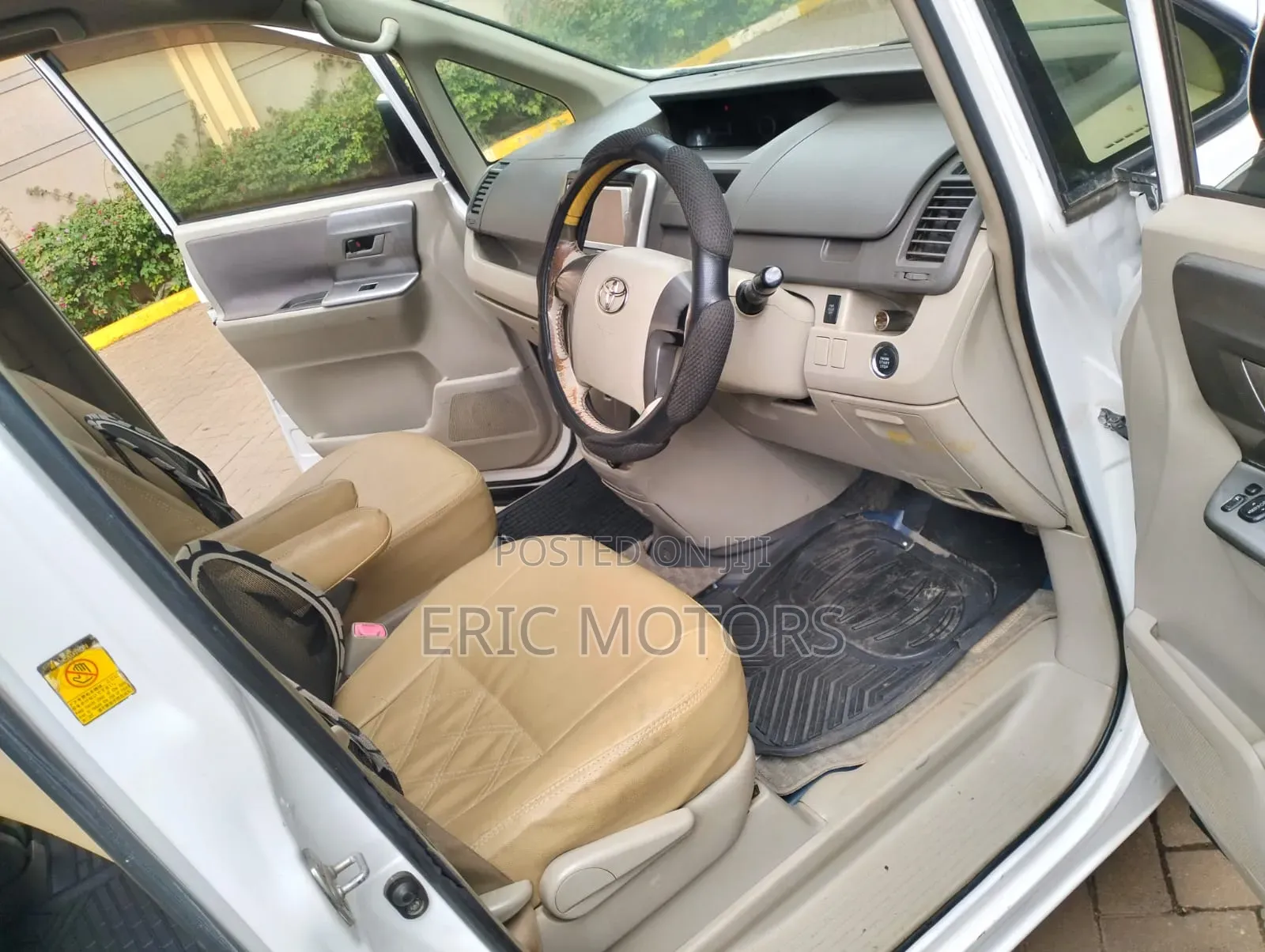 Toyota Noah 2010 Off white