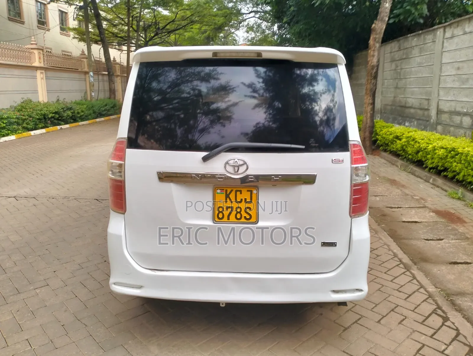 Toyota Noah 2010 Off white