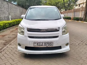 Toyota Noah 2010 Off white
