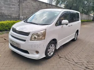 Toyota Noah 2010 Off white