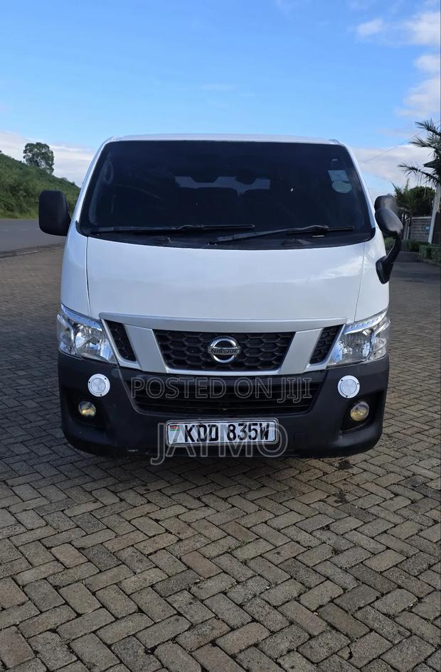 Nissan Caravan 2014 White - thumbnail 2
