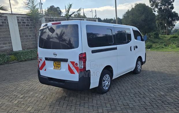 Nissan Caravan 2014 White - thumbnail 5