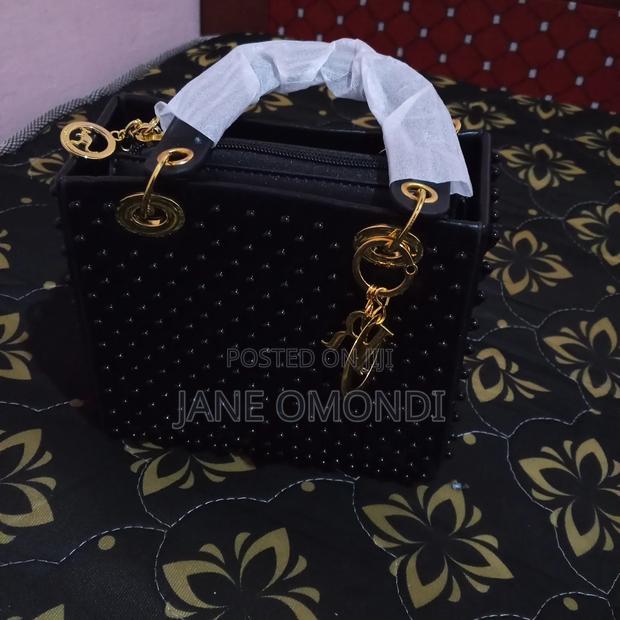 Selling Purses - thumbnail 2