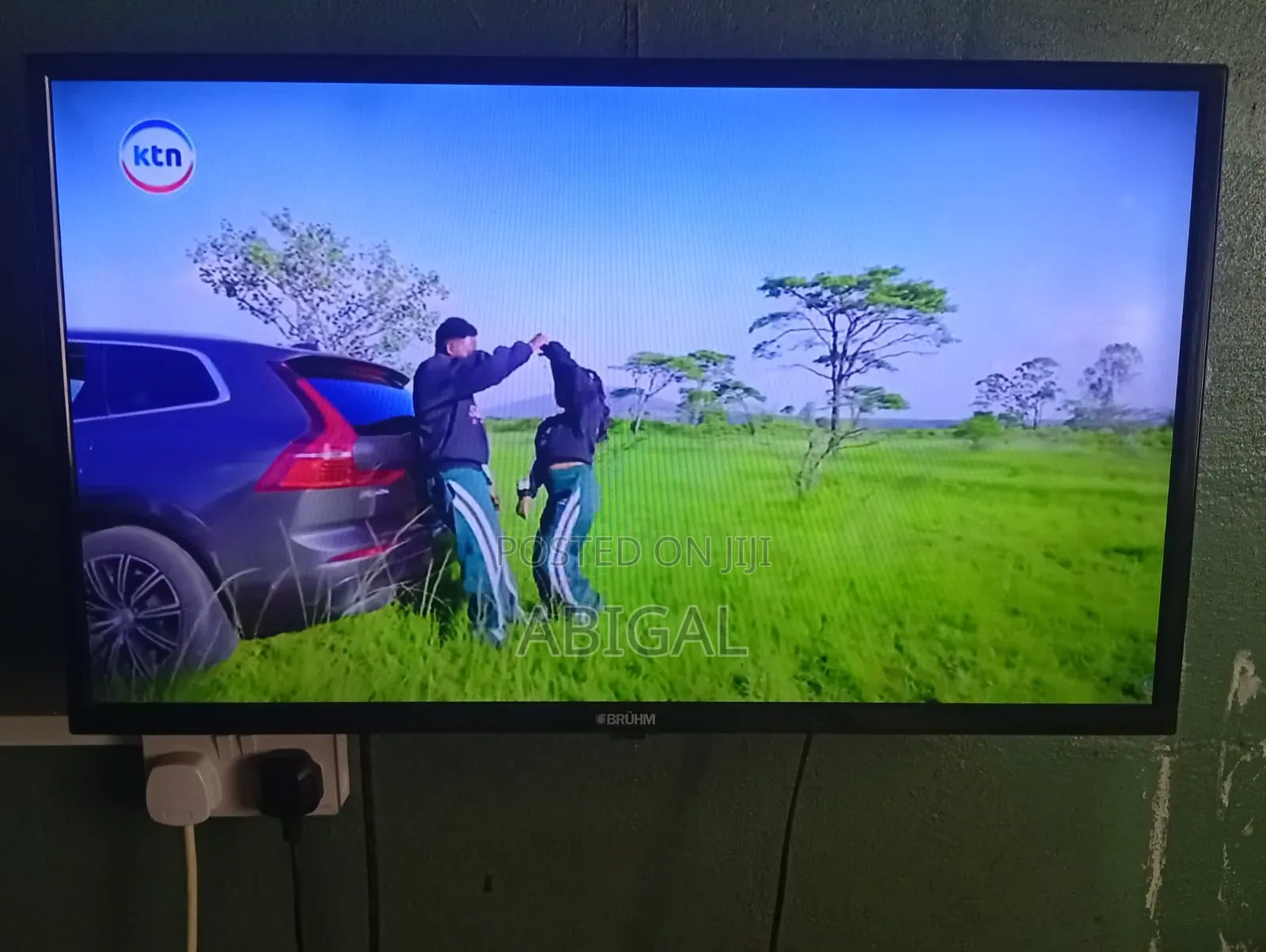 Bruhm 32'television + Wall Mount