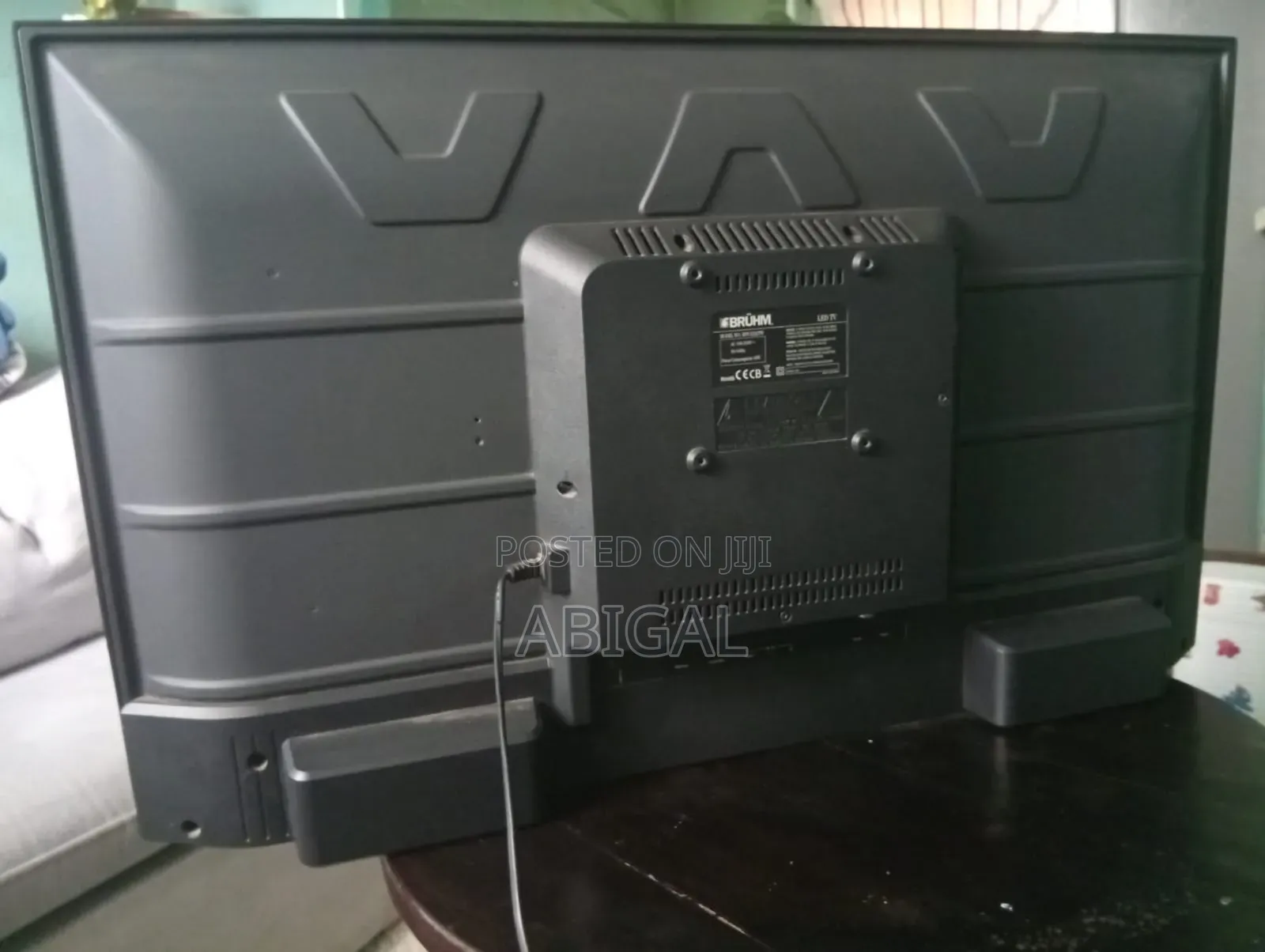 Bruhm 32'television + Wall Mount