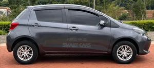 Toyota Vitz 2016 Silver
