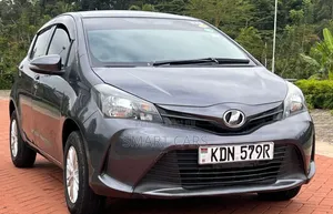 Toyota Vitz 2016 Silver
