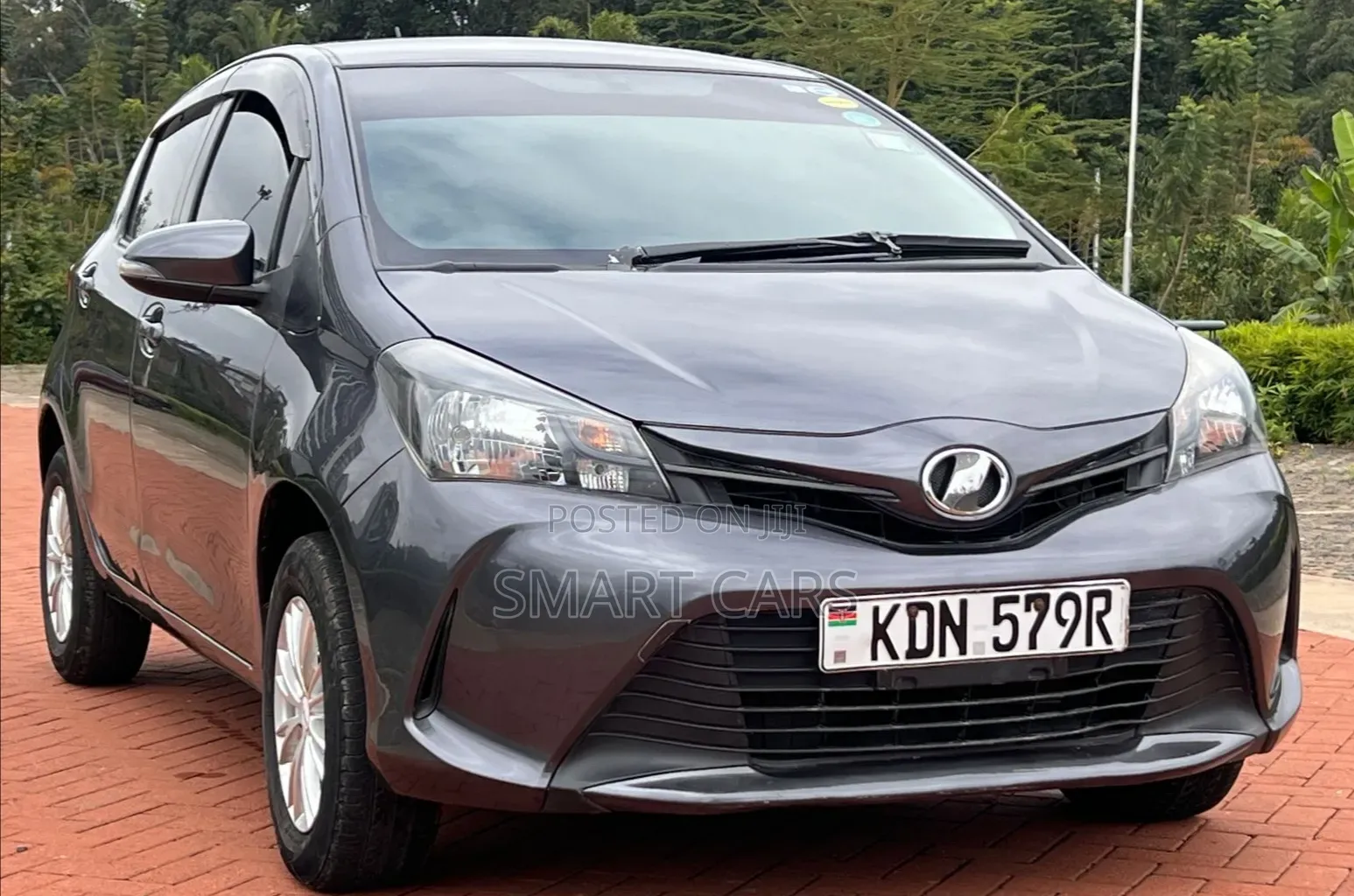 Toyota Vitz 2016 Silver