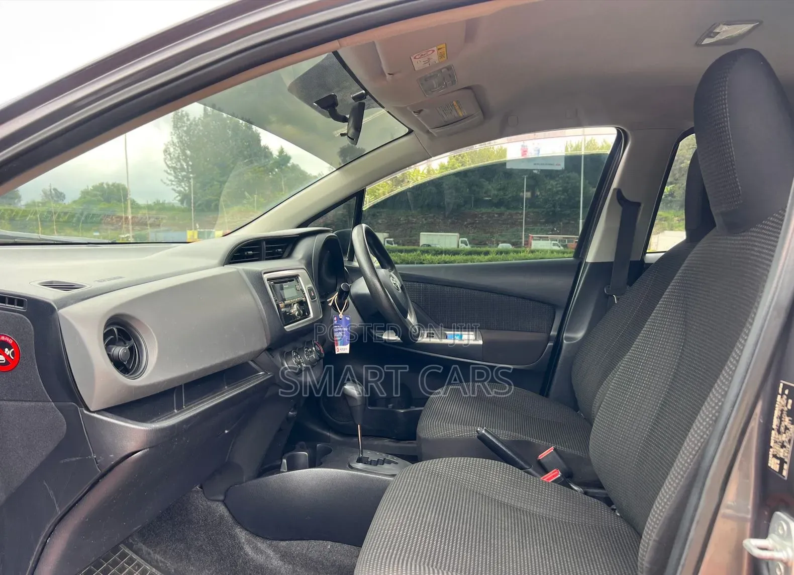 Toyota Vitz 2016 Silver