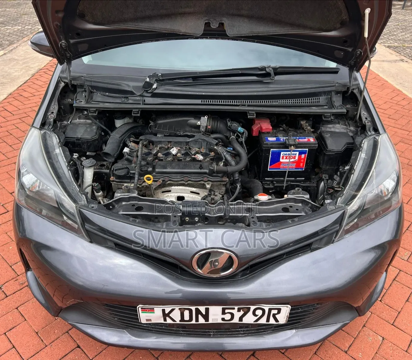 Toyota Vitz 2016 Silver