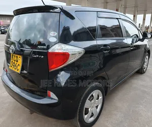 Toyota Ractis 1.5 FWD 2012 Black