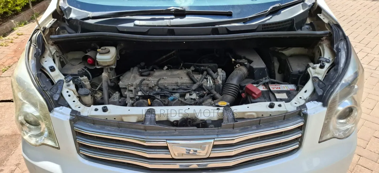 Toyota Noah 2.0 158hp FWD (8 Seater) 2013 White