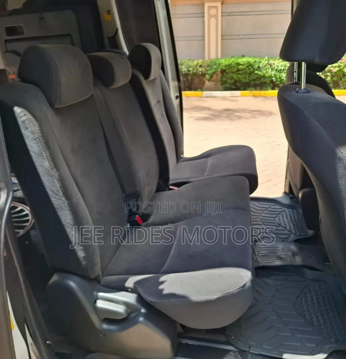 Toyota Noah 2.0 158hp FWD (8 Seater) 2013 White