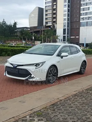 Toyota Corolla LE (1.8L 4cyl 2A) 2019 White
