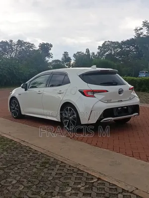 Toyota Corolla LE (1.8L 4cyl 2A) 2019 White
