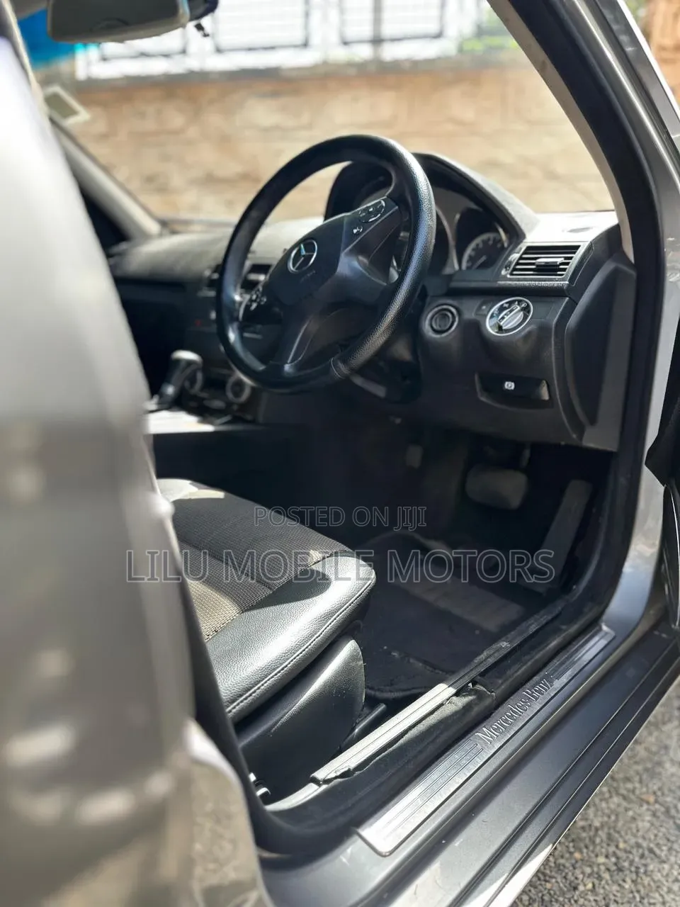 Mercedes-Benz C200 2010 Gray