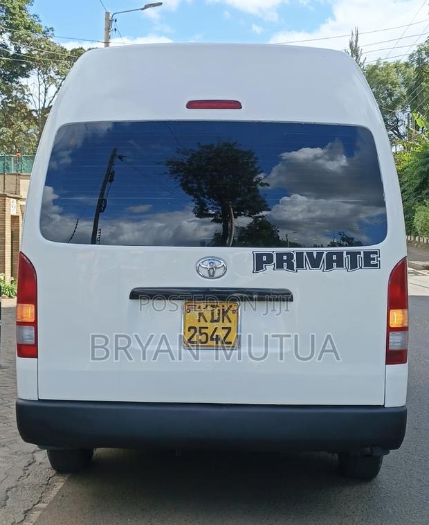 Toyota HiAce 2017 White - thumbnail 3