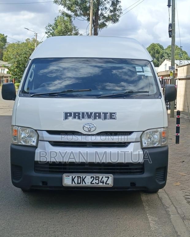 Toyota HiAce 2017 White