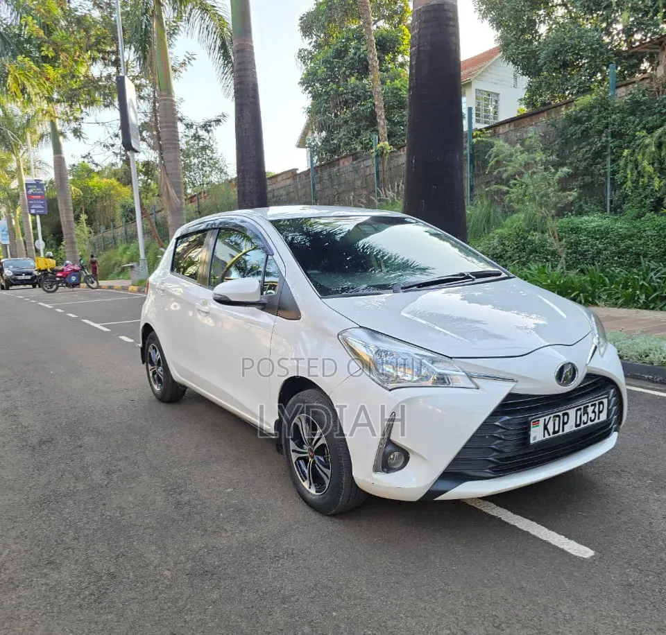 Toyota Vitz 2016 White