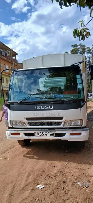 Isuzu FRR 33 Very Clean Unit