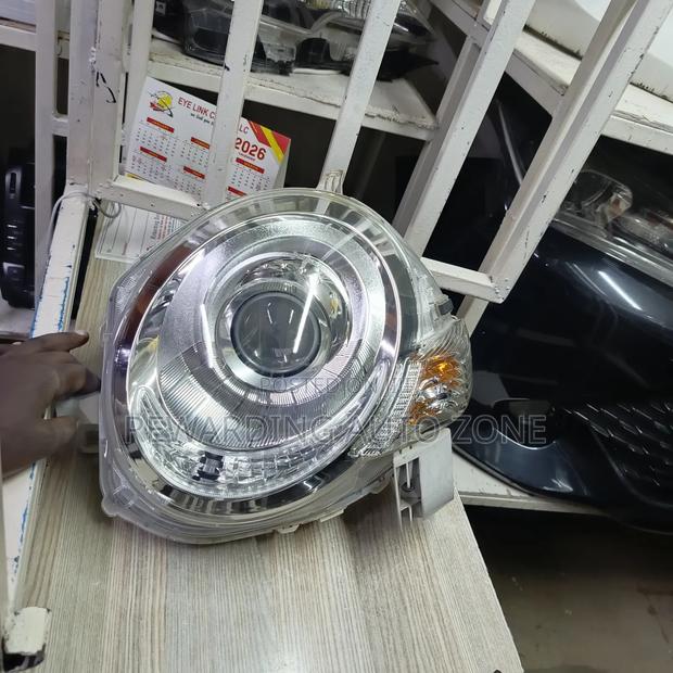 Sienta 2013 Headlight Zenon. - main view