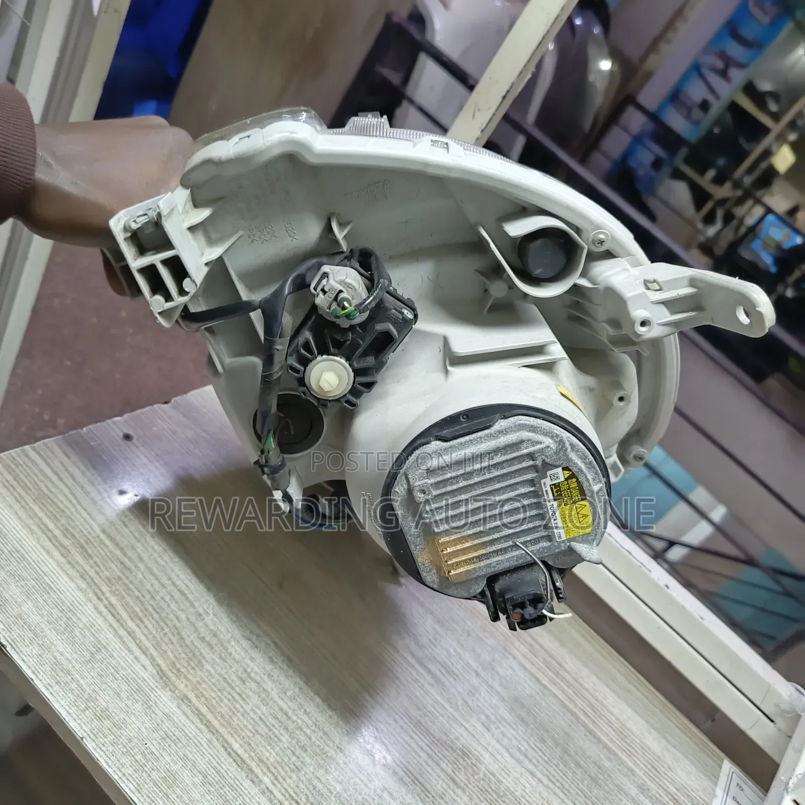 Sienta 2013 Headlight Zenon.