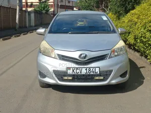 Toyota Vitz 2012 Silver