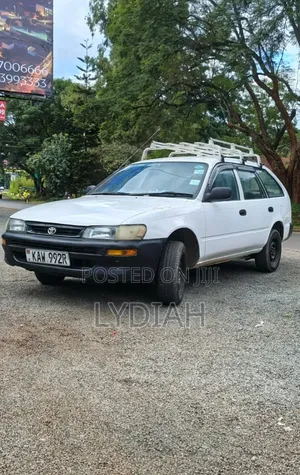 Toyota Corolla 2000 White