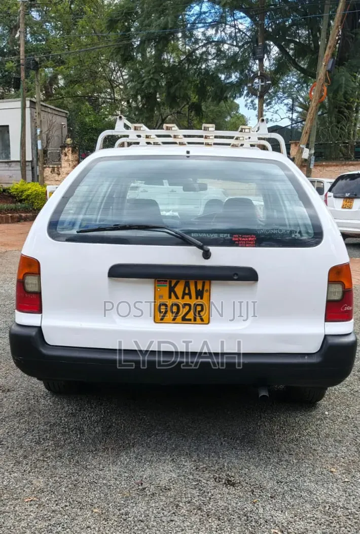 Toyota Corolla 2000 White