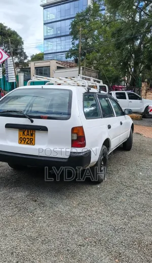 Toyota Corolla 2000 White
