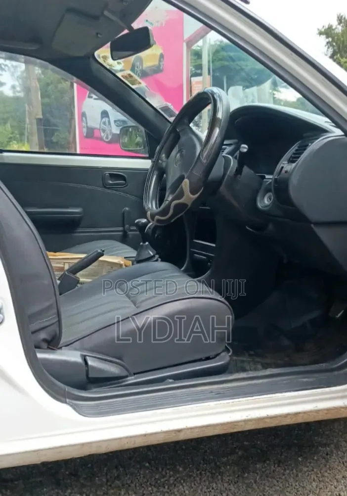 Toyota Corolla 2000 White