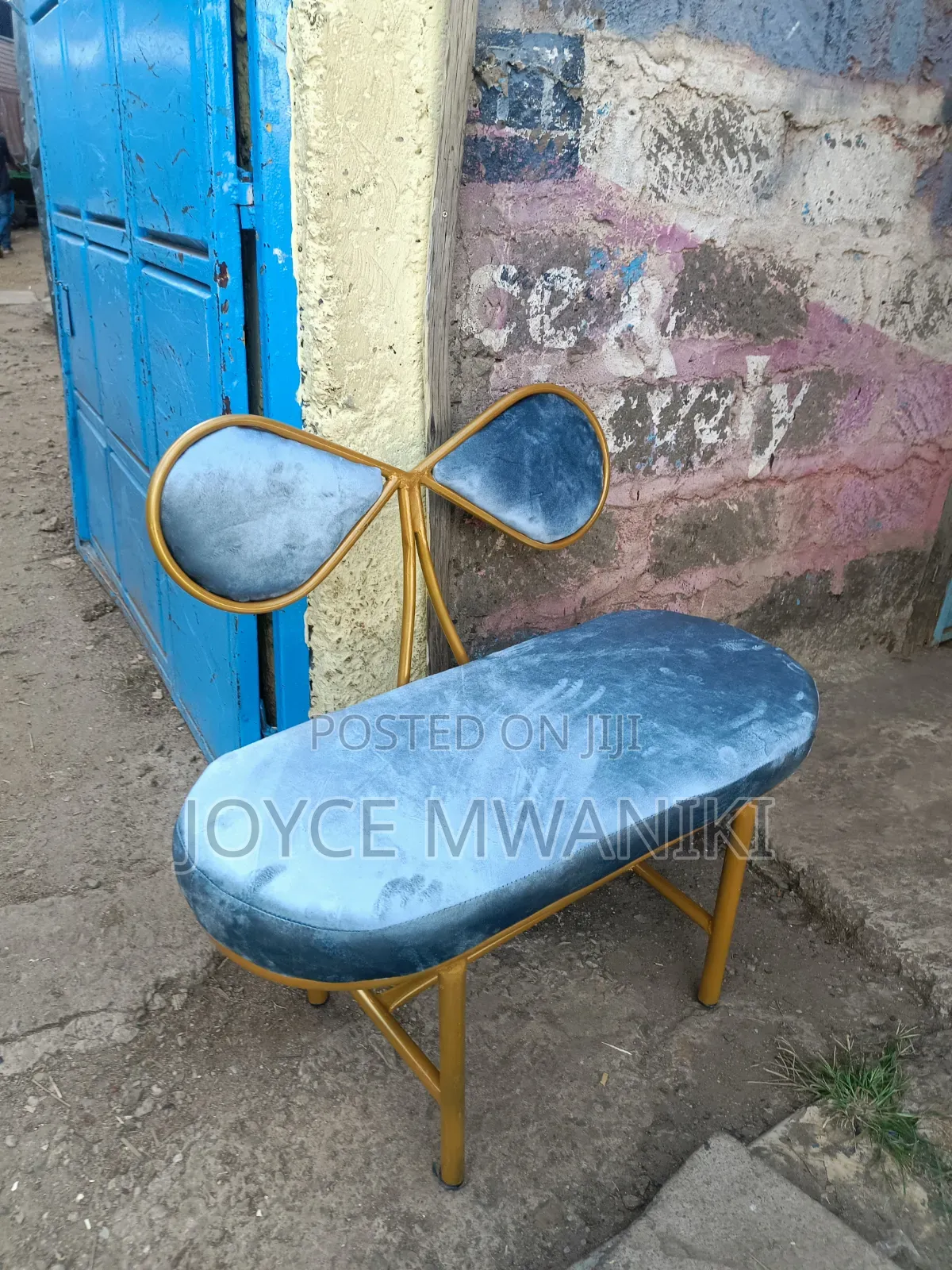 Salon Waiting Seat, Grey And Gold