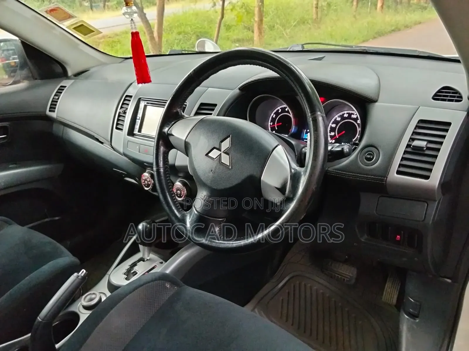 Mitsubishi Outlander 2011 Pearl
