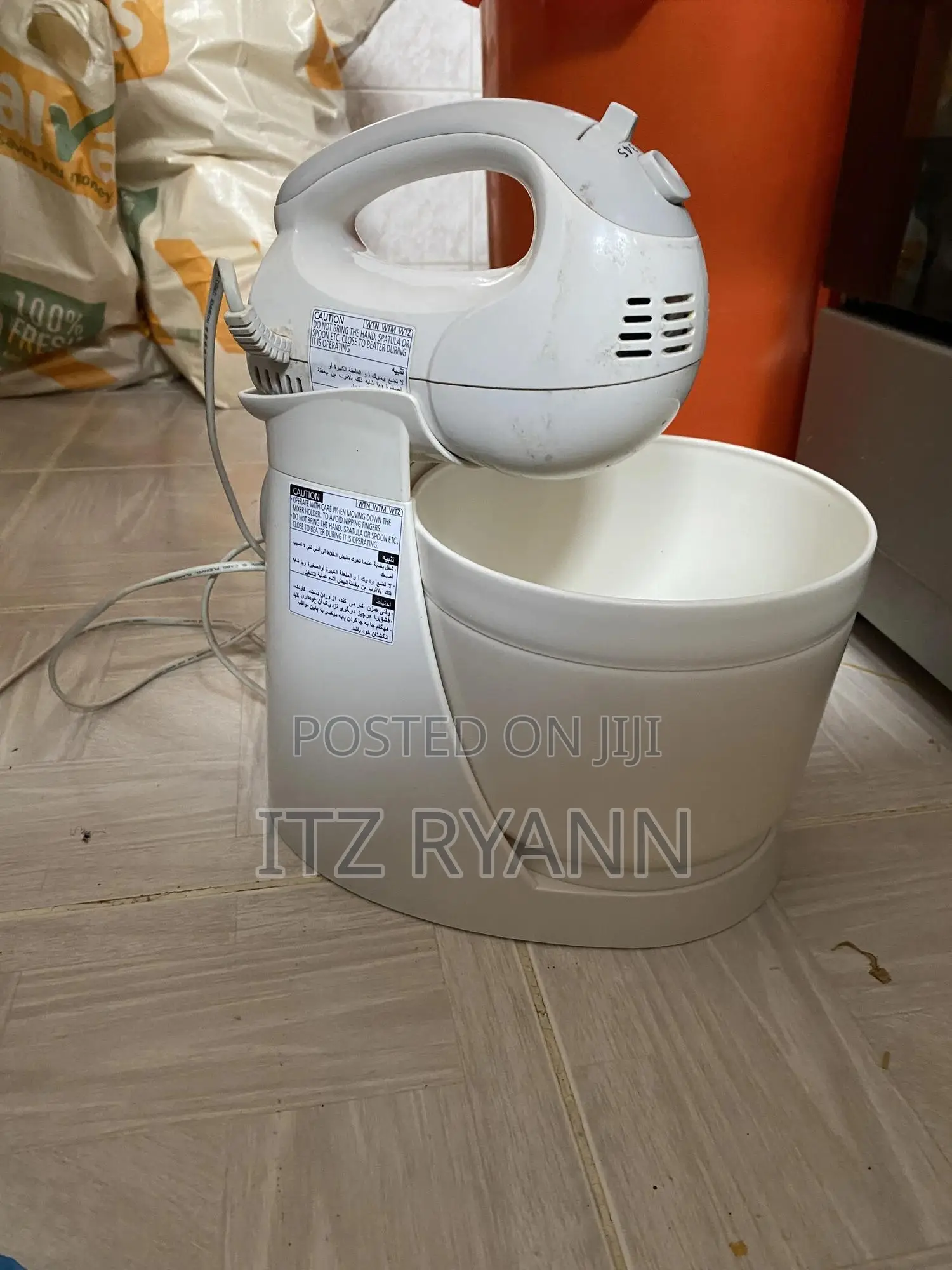Electronic Hand Mixer
