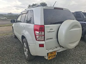 Suzuki Escudo 2012 White