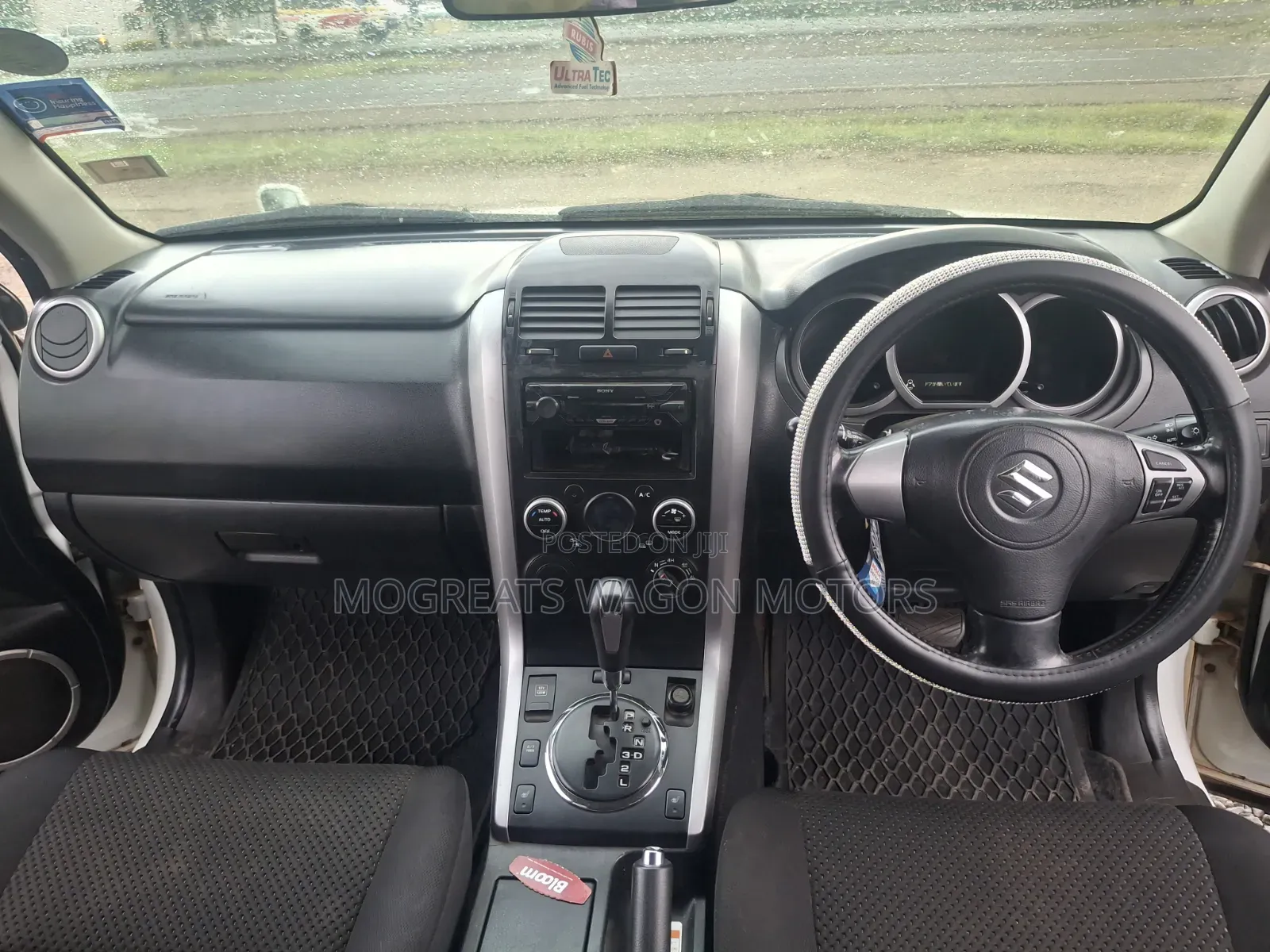 Suzuki Escudo 2012 White