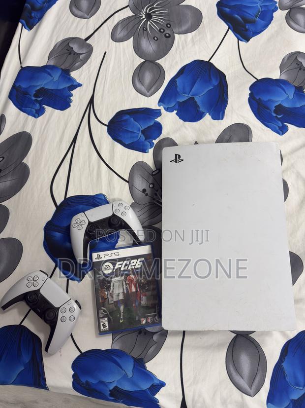 Slightly Used Ps5 Standard Disc Version - thumbnail 3