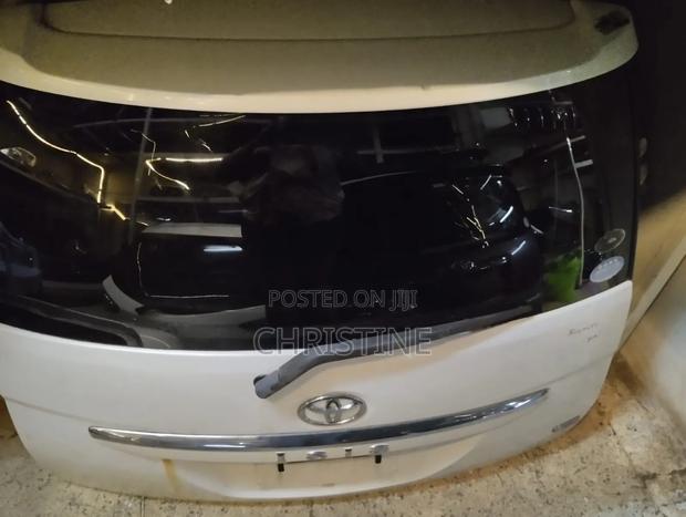 Toyota Isis Boot Complete