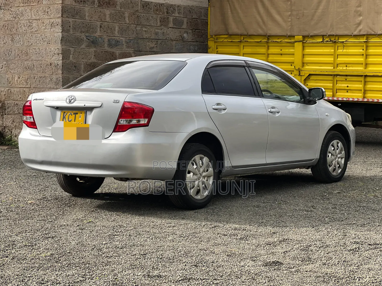 Toyota Axio 2012