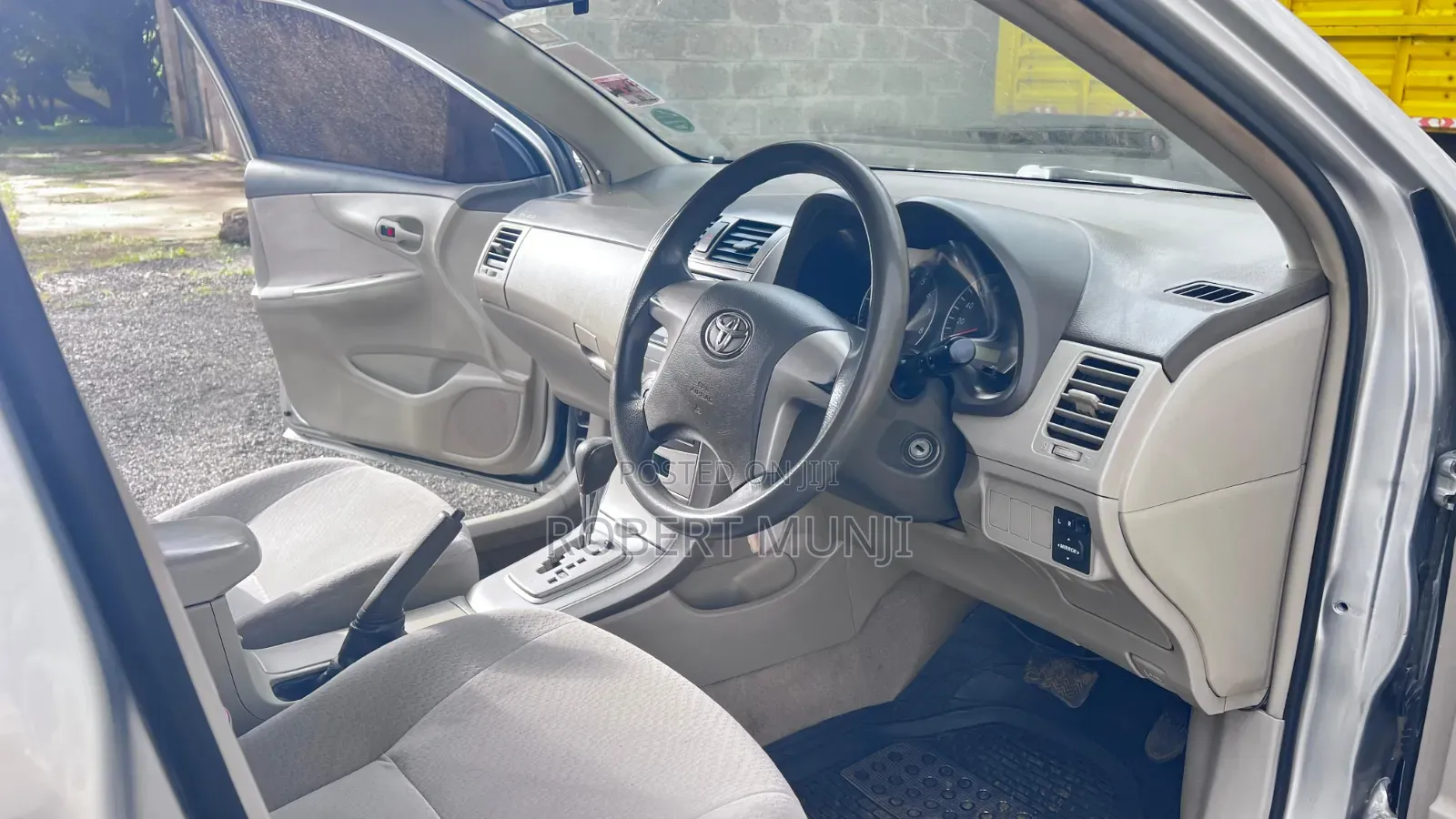Toyota Axio 2012
