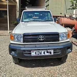 Toyota Land Cruiser 2015 White
